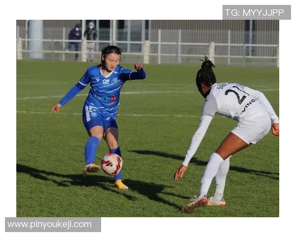 足球明星妻子们的美丽瞬间与生活点滴分享